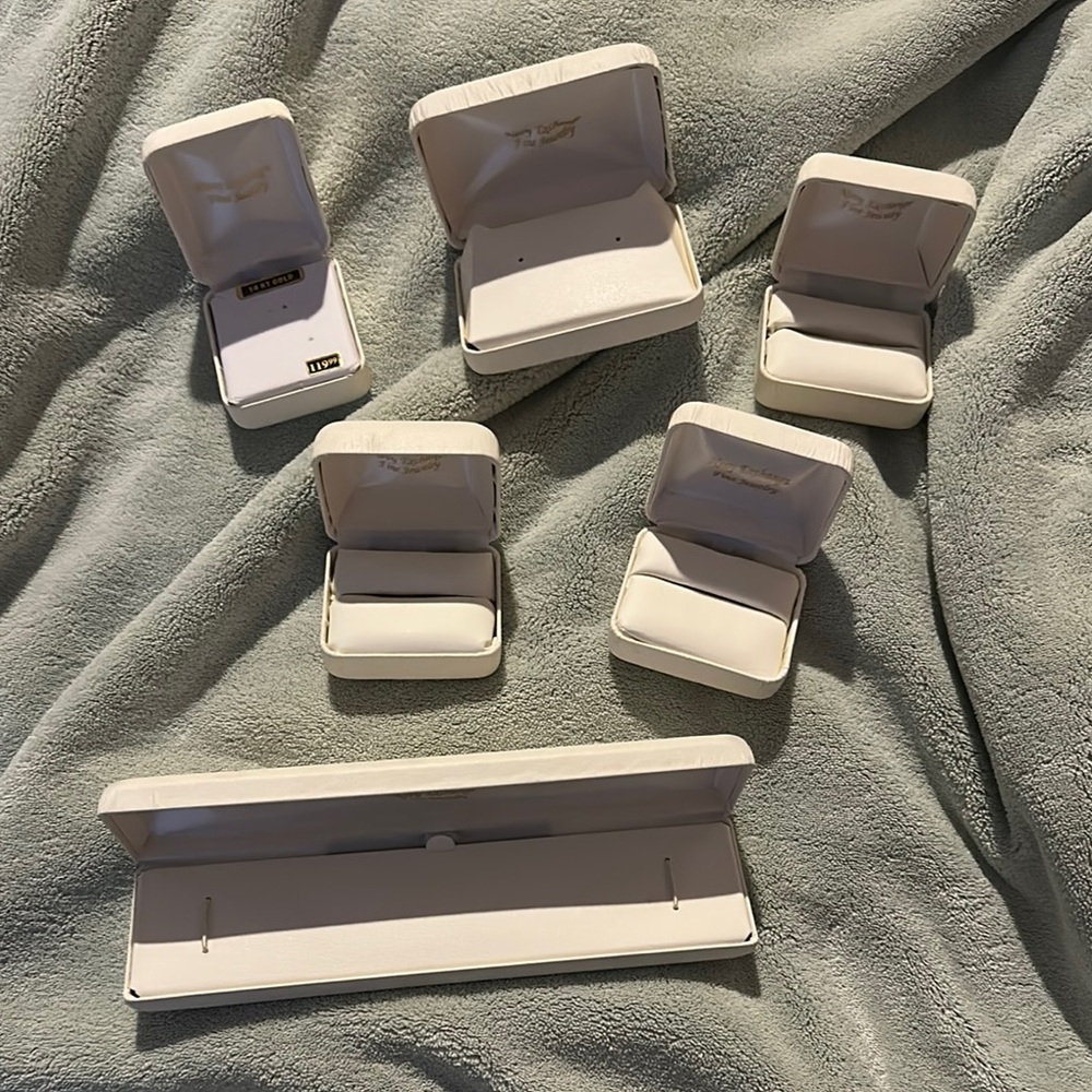 Elegant White Jewelry Organizer Set